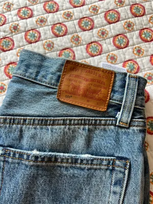 EUC Levi’s Premium 501 Denim Light Wash Distressed Jeans size 26 thumbnail 2
