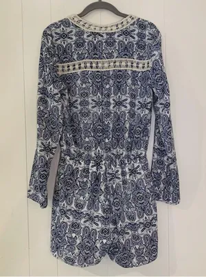 Romeo & Juliet Couture White & Blue Patterned Romper L thumbnail 3