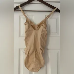 SKIMS Cream Seamless Sculpt Brief Bodysuit Size‎ Medium NWOT thumbnail 4