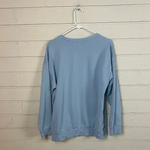 Disney Resort Blue Winnie the Pooh Sweatshirt size L thumbnail 2