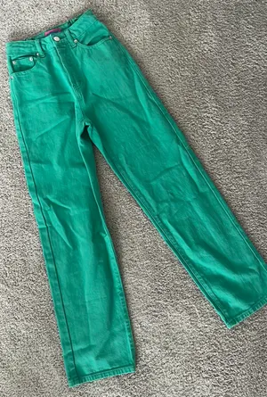 Edikted Green Straight Leg Pants thumbnail 1