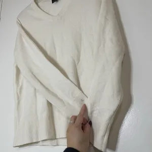 QUINCE. mongolian cashmere vneck knit ivory cream sweater medium thumbnail 3