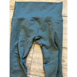 Alphalete Aero High Waisted‎ Seamless Leggings Dark Grey Scrunch Leg Size Small thumbnail 3