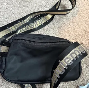 lululemon gold and black everyday belt bag limited christmas edition thumbnail 2