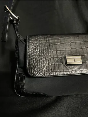 Tommy Hilfiger Women’s Black Leather Shoulder Bag Handbag Purse thumbnail 4