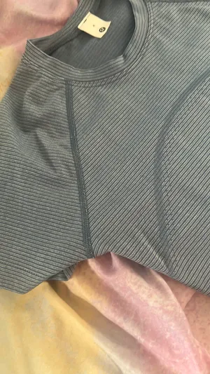 Lululemon crop top short sleeve  thumbnail 3