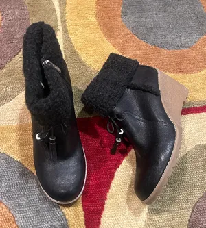Brand New G.H. Bass Carroll Booties Boots Shoes Black Faux Fur Wedges Size 9 1/2 thumbnail 1