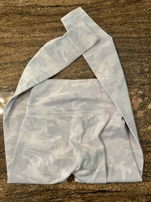 Lululemon Size 4 White Camo Leggings thumbnail 1