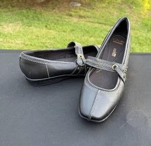 Clarks Black Mary Jane Flats with Contrast Stitching Sz 9.5 thumbnail 1