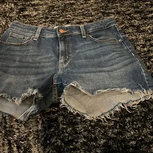 ‎Levi’s high rise shorts 6 thumbnail 2