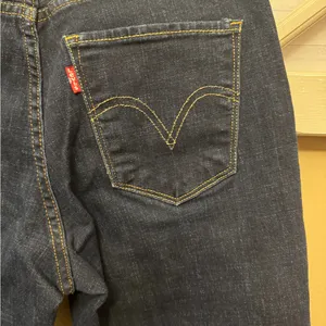 Levi's Jeans Womens 26 Classic‎ Boot Mid Rise Dark Wash Western Blue Denim thumbnail 4