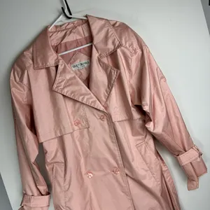 Vtg Saxton Hall Blush Pink Shimmer Trench Coat Jacket Sz 10 Belted Waist thumbnail 4
