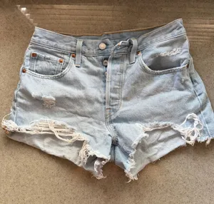 Levi Shorts  thumbnail 1