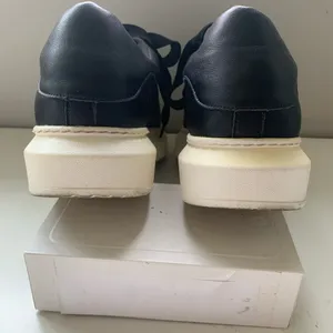 Steve Madden 9.5 black leather casual platform sneakers thumbnail 6