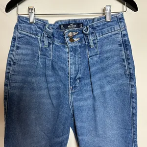 Hollister Curvy Ultra High-Rise Paper‎ Bag Mom Jeans Size 26 thumbnail 3
