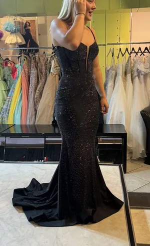 Black Gown thumbnail 1
