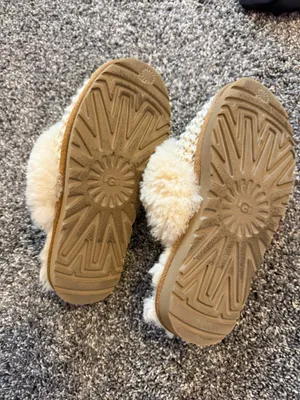 Ugg slippers  thumbnail 4