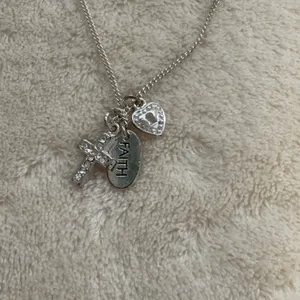 Necklace thumbnail 2