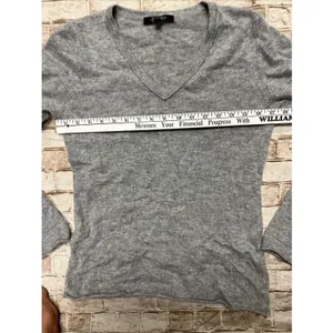 Saks Fifth avenue Sweater M‎ Gray v neck cashmere long sleeve Light Weight thumbnail 7