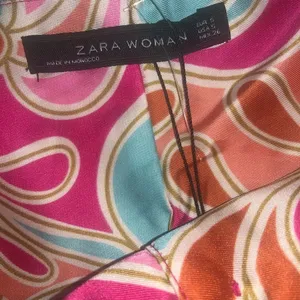 Mod floral printed satin button crop top Zara blogger host pick fall casual Nwt thumbnail 3