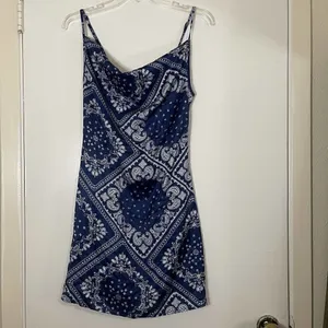 CIDER blue bandana paisley cowl neck cami bodycon mini dress size XS thumbnail 3