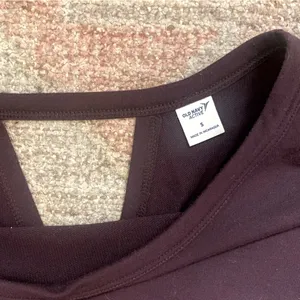 Old Navy Activewear Twist/Tie Back Long Sleeve Top thumbnail 2