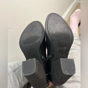 Frye Essa Seam Bootie Black Leather Western Almond Toe Ankle Zip Sz 6.5 thumbnail 15