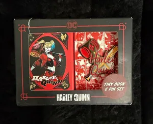 DC Comics: Harley Quinn Tiny Book and Pin Set. thumbnail 1