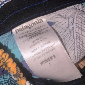 Patagonia floral shorts with pockets size large thumbnail 4