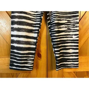Nike Pro Zebra Capri Pants Womens Size Small Black & White (0352) thumbnail 2