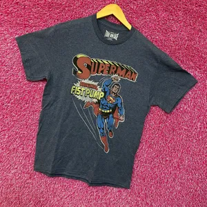 Superman Fist Up! Tshirt size medium thumbnail 3