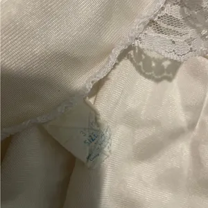 Elegant Cream Lace Trim Nightgown thumbnail 2