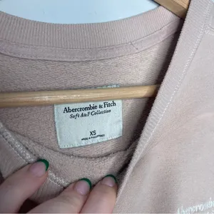 Abercrombie & Fitch Soft Collection Crew Dusty Mauve Sweatshirt (X-Small) thumbnail 6