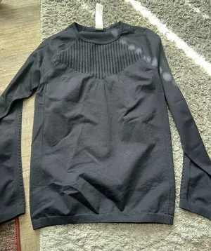 Fabletics small black‎ top thumbnail 1