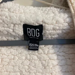 Oversized BDG Urban Outfitters Cream Ivory Sherpa Jacket‎ Size XS/Small thumbnail 2