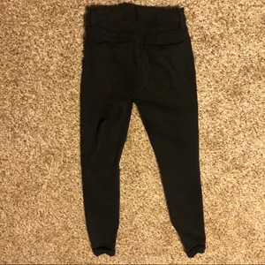 ❤️ Reformation black skinny jeans with knee rips thumbnail 5