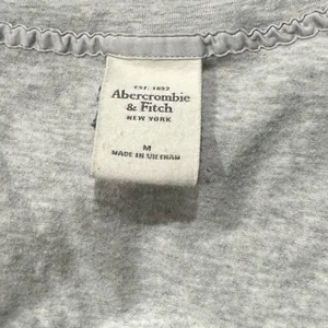 Abercrombie and Fitch Grey Pocket Tee Women’s Medium thumbnail 3