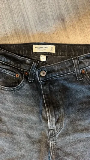 Abercrombie 90s High-Rise Jeans thumbnail 4