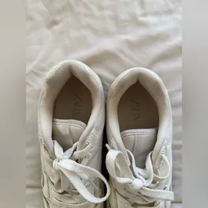 ZARA Classic White Sneakers thumbnail 3