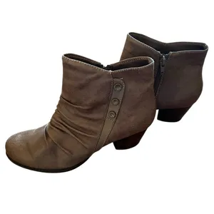 Baretraps Women's Size 8 Riviera Ankle Booties Brown Gray Scrunched Buttons thumbnail 6