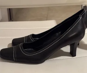 Madeline Discovery Black Leather Square Toe Pumps Contrast Stitch Heels Size 8M thumbnail 1