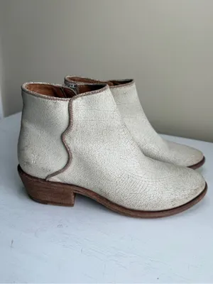 Frye Carson Piping Off-White Leather Crackled Vintage Chelsea Casual Ankle Boots thumbnail 3