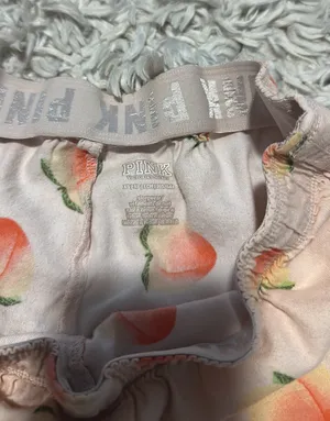 Victoria's Secret Pink Boxers thumbnail 2