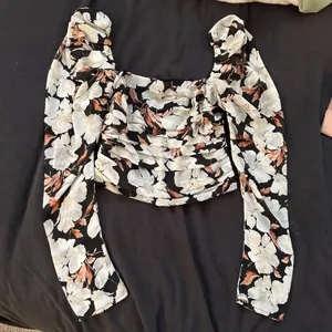 Abercrombie Long-Sleeve Puff Shoulder Top thumbnail 2