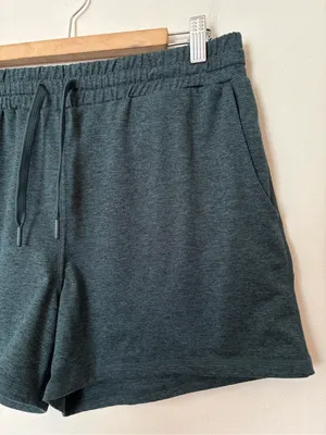 QUINCE Flowknit Mid-Rise Active Shorts Heather Green Sz Medium thumbnail 9