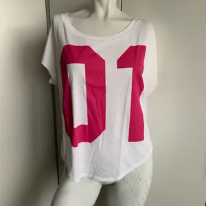 Air 01 athletic cut boat/scoop neck T-shirt size medium thumbnail 3