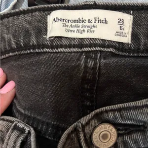 Abercrombie & Fitch The Ankle Straight Ultra High Ride size 28 (6R) thumbnail 3