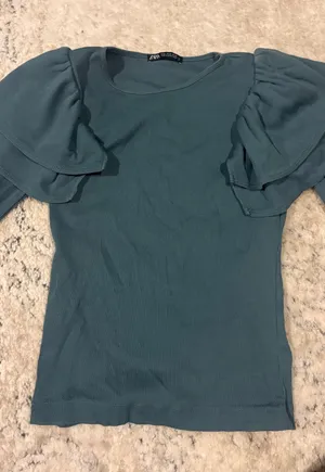ZARA Green ribbed long sleeve top with ruffle sleeves thumbnail 1