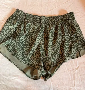 Athleta Printed Hustle Shorts 3” Green Camo Abstract Running Shorts Medium thumbnail 1