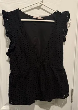 Mi Ami Black Eyelet Ruffle Peplum Top Women’s XL Sleeveless Blouse thumbnail 1